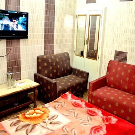 Kasauli Hotel Puri Екстериор снимка