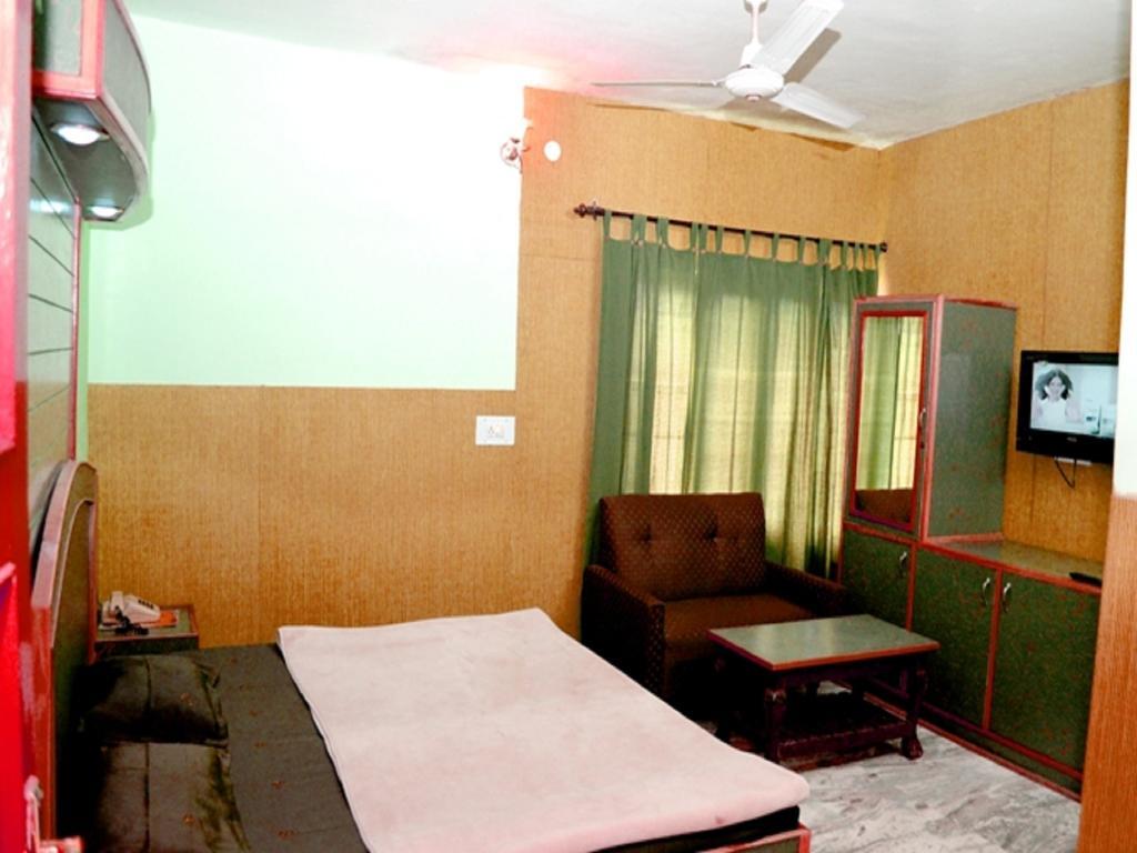 Kasauli Hotel Puri Стая снимка