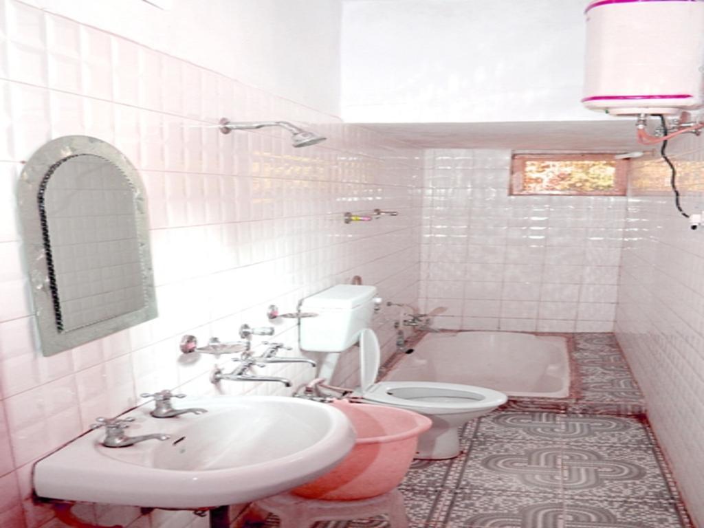 Kasauli Hotel Puri Стая снимка