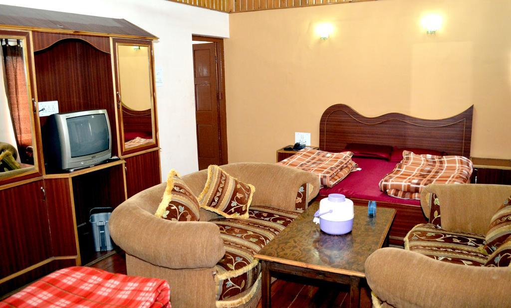 Kasauli Hotel Puri Стая снимка