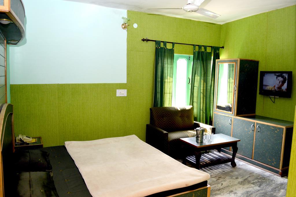 Kasauli Hotel Puri Стая снимка