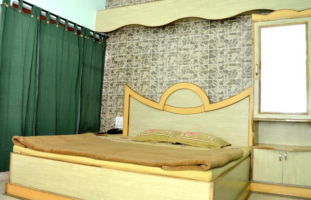 Kasauli Hotel Puri Стая снимка